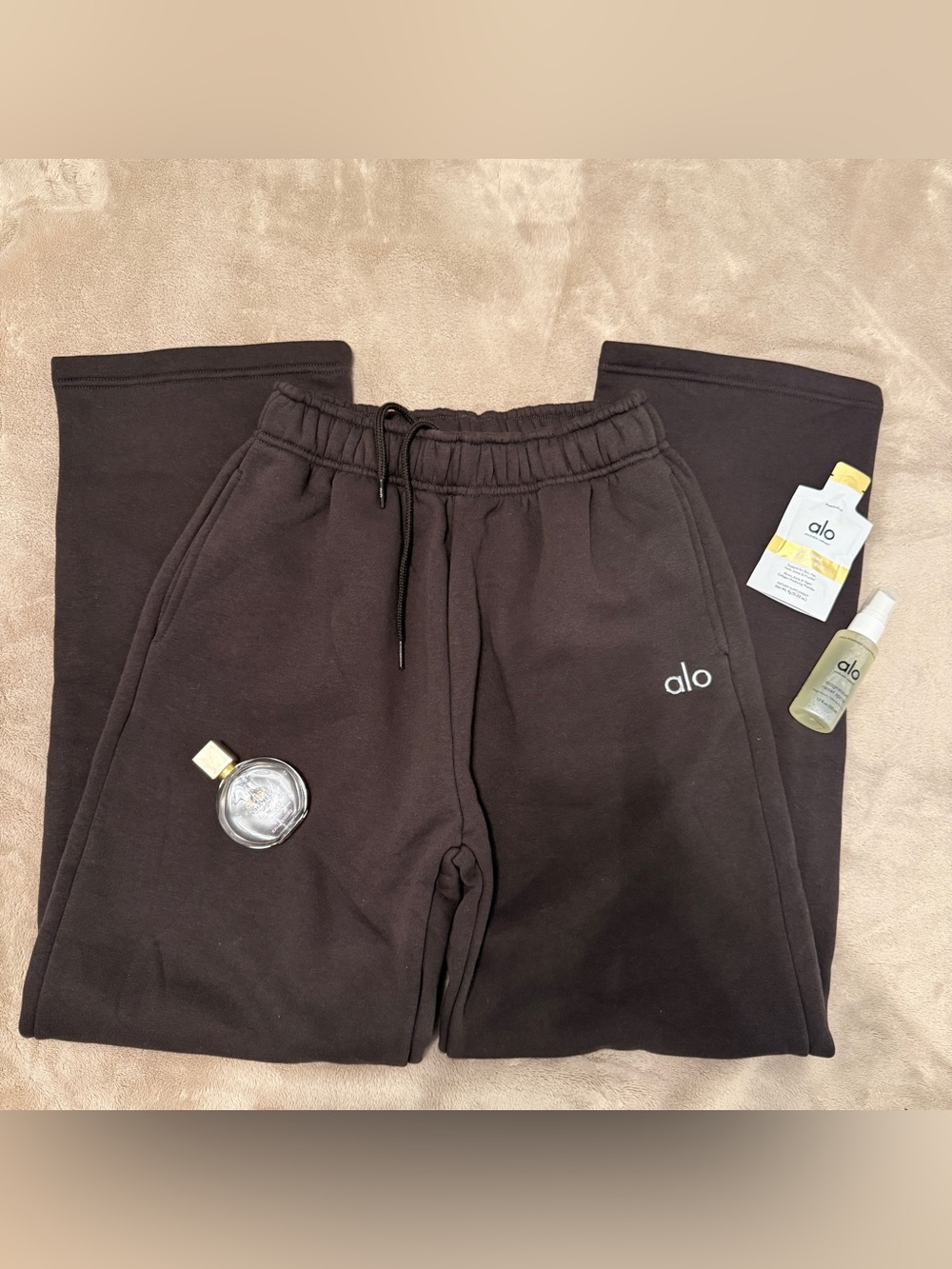 Alo yoga accolade straight legs sweatpants size M
